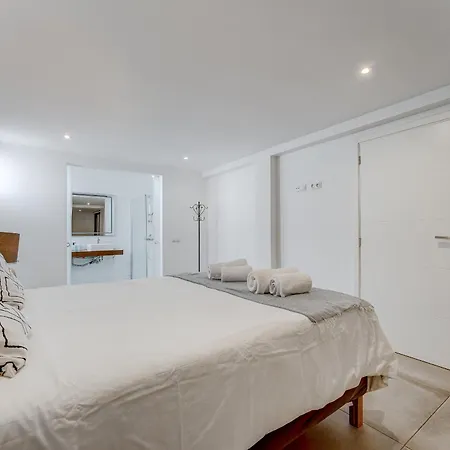 Fabulous Contemporary 5 Bedroom With Private Heated Pool, Sleeps Max 13 * Callao Salvaje