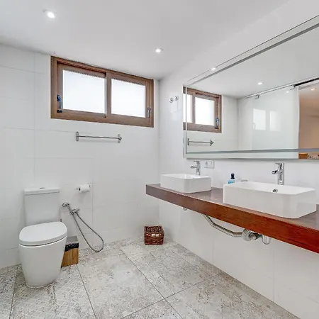 Fabulous Contemporary 5 Bedroom With Private Heated Pool, Sleeps Max 13 Callao Salvaje