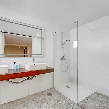 Fabulous Contemporary 5 Bedroom With Private Heated Pool, Sleeps Max 13 Callao Salvaje