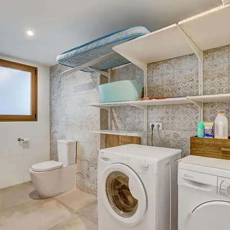 Villa Fabulous Contemporary 5 Bedroom With Private Heated Pool, Sleeps Max 13