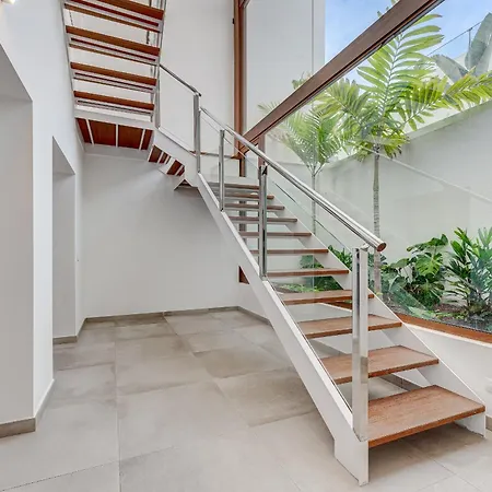 Fabulous Contemporary 5 Bedroom With Private Heated Pool, Sleeps Max 13 Callao Salvaje