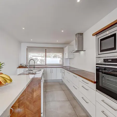 Fabulous Contemporary 5 Bedroom With Private Heated Pool, Sleeps Max 13 * 卡亚俄萨尔瓦赫