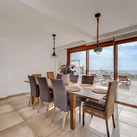Villa Fabulous Contemporary 5 Bedroom With Private Heated Pool, Sleeps Max 13 Callao Salvaje