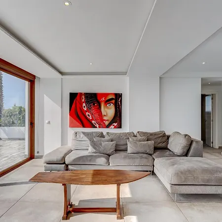 Fabulous Contemporary 5 Bedroom With Private Heated Pool, Sleeps Max 13 别墅 卡亚俄萨尔瓦赫