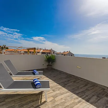 Fabulous Contemporary 5 Bedroom With Private Heated Pool, Sleeps Max 13 别墅 卡亚俄萨尔瓦赫
