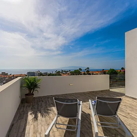 Villa Fabulous Contemporary 5 Bedroom With Private Heated Pool, Sleeps Max 13 *