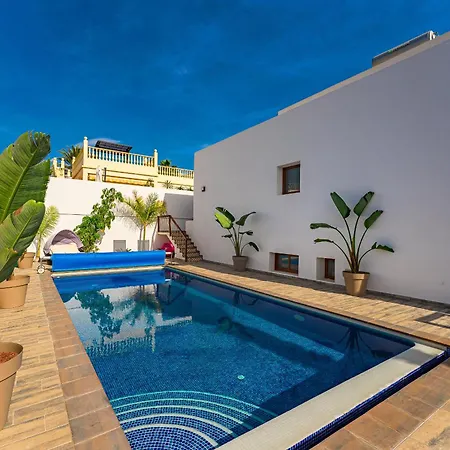 别墅 Fabulous Contemporary 5 Bedroom With Private Heated Pool, Sleeps Max 13