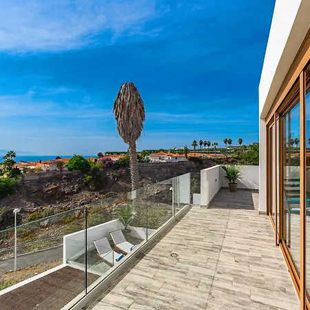 Fabulous Contemporary 5 Bedroom With Private Heated Pool, Sleeps Max 13 Villa Callao Salvaje