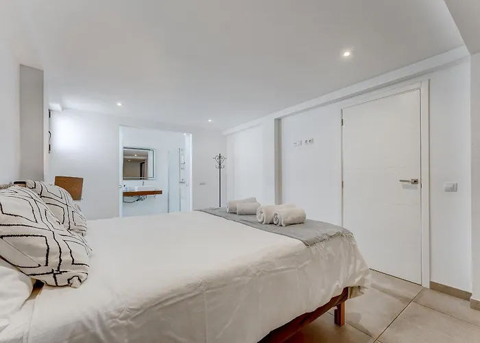 Fabulous Contemporary 5 Bedroom With Private Heated Pool, Sleeps Max 13 * קיאו סלבאחה