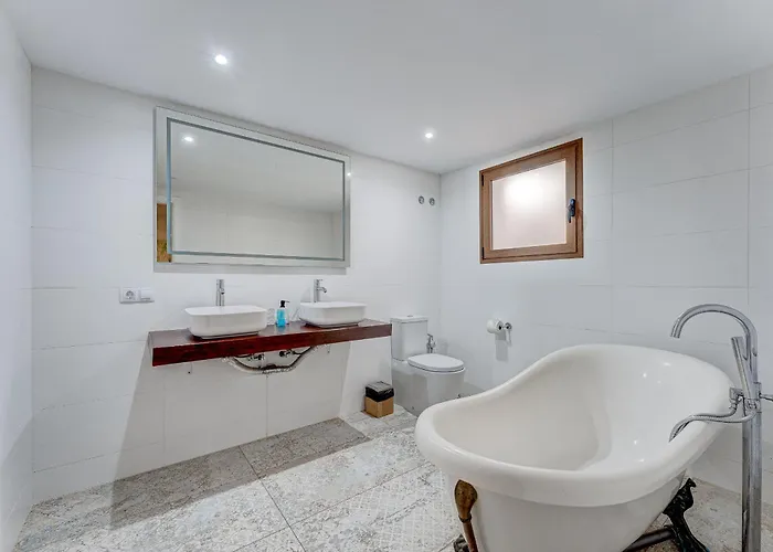 וילה Fabulous Contemporary 5 Bedroom With Private Heated Pool, Sleeps Max 13 *