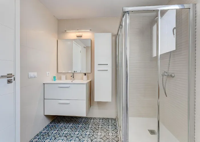 וילה Fabulous Contemporary 5 Bedroom With Private Heated Pool, Sleeps Max 13 קיאו סלבאחה