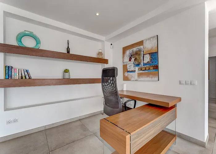 וילה Fabulous Contemporary 5 Bedroom With Private Heated Pool, Sleeps Max 13 *