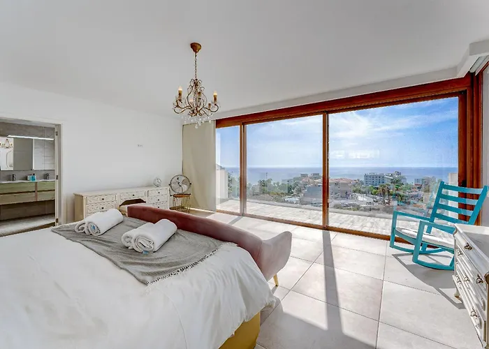 וילה Fabulous Contemporary 5 Bedroom With Private Heated Pool, Sleeps Max 13