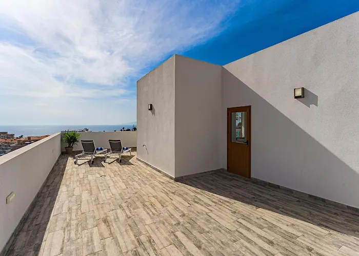 וילה Fabulous Contemporary 5 Bedroom With Private Heated Pool, Sleeps Max 13