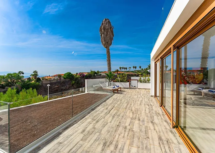 וילה Fabulous Contemporary 5 Bedroom With Private Heated Pool, Sleeps Max 13 *