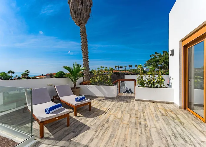 Fabulous Contemporary 5 Bedroom With Private Heated Pool, Sleeps Max 13 וילה *