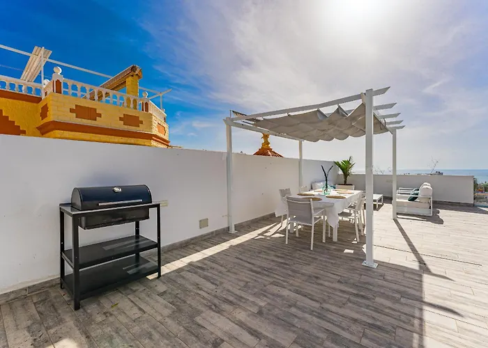 וילה Fabulous Contemporary 5 Bedroom With Private Heated Pool, Sleeps Max 13