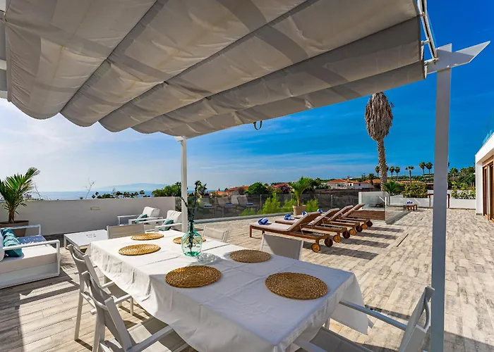 וילה Fabulous Contemporary 5 Bedroom With Private Heated Pool, Sleeps Max 13