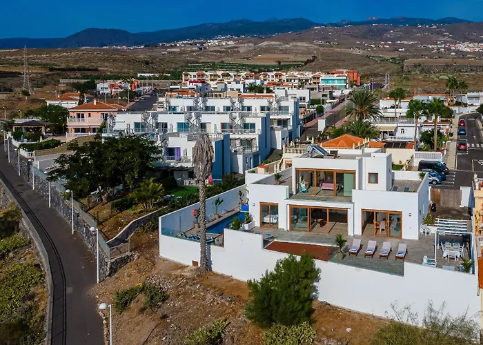 וילה Fabulous Contemporary 5 Bedroom With Private Heated Pool, Sleeps Max 13 *